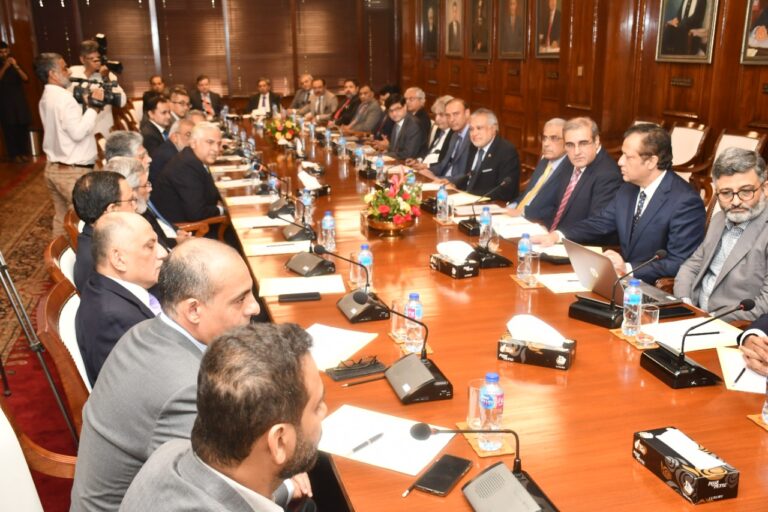 Dar Urged Bank CEOs to Play their Due Role in Financial Stabilization