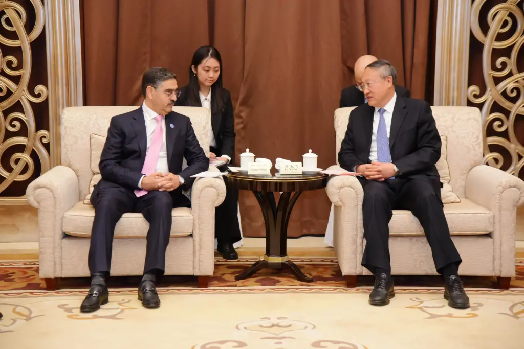 Party Secretary of Xinjiang Production and Construction Corps Calls on the Prime Minister