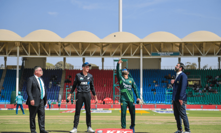 Pakistan Wins Toss, Elects to Bat in Tri-Series Final Against New Zealand Pakistan Wins Toss, Elects to Bat in Tri-Series Final Against New Zealand
