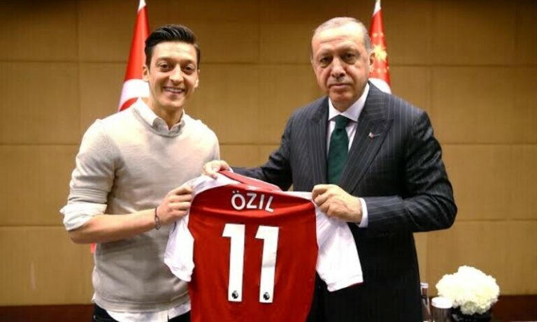 Mesut Ozil Joins Turkish President Erdogan’s Ruling AKP Party Mesut Ozil Joins Turkish President Erdogan’s Ruling AKP Party