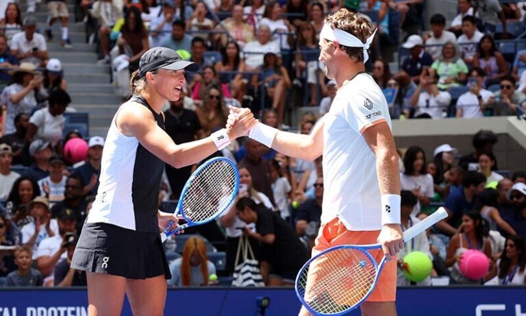 Swiatek and Ruud Power into US Open Mixed Doubles Semi-Finals