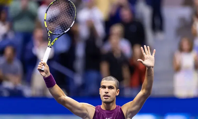 Alcaraz Cruises as Djokovic Battles Into US Open Third Round Alcaraz Cruises as Djokovic Battles Into US Open Third Round